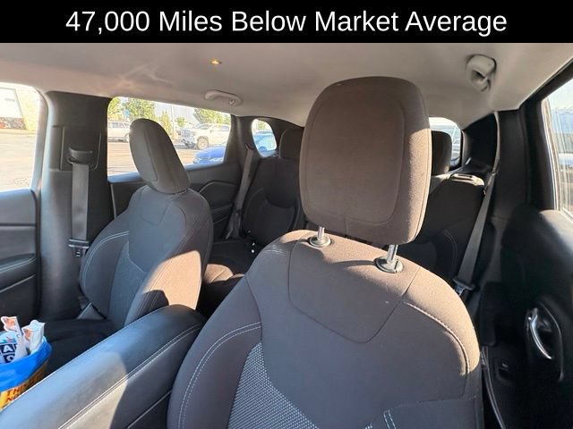 Used 2019 Jeep Cherokee Latitude w/ Popular Appearance Group FWD image 10