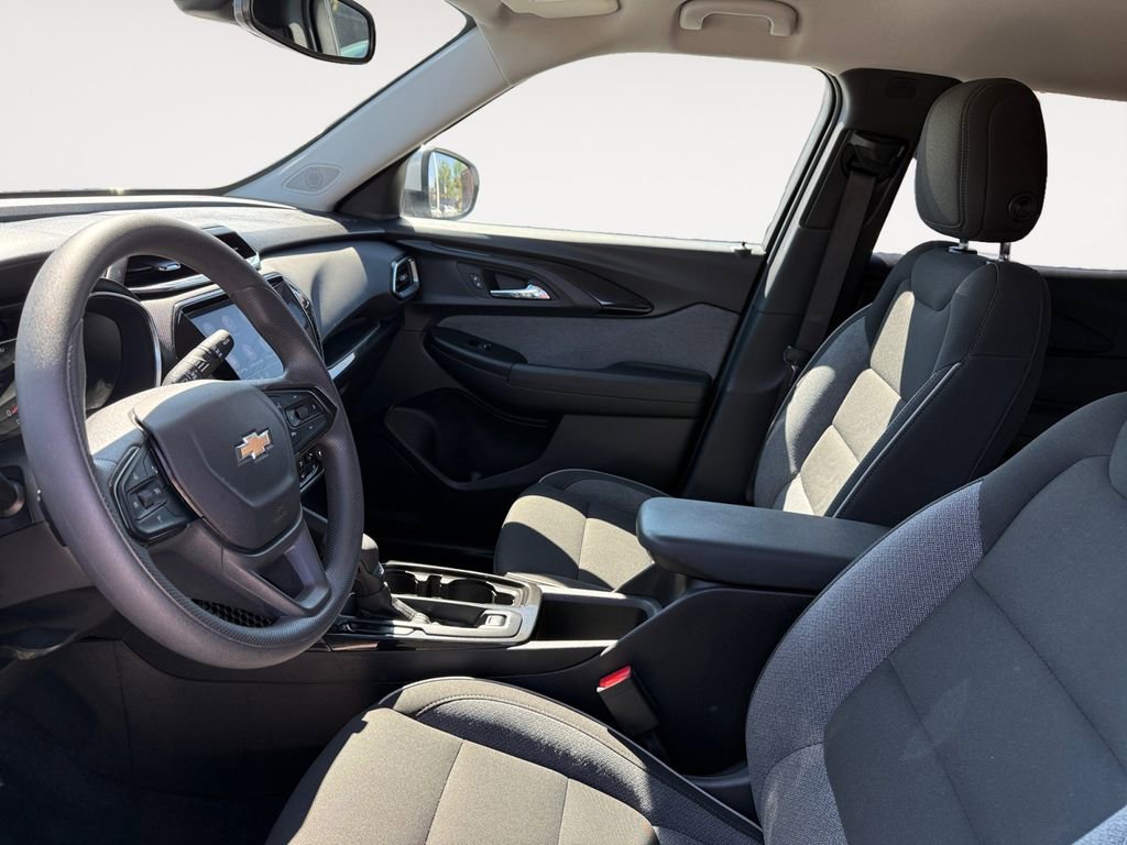 Used 2023 Chevrolet TrailBlazer LT w/ Convenience Package FWD image 9