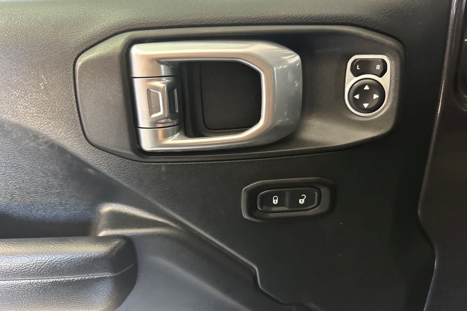 Used 2018 Jeep Wrangler Sport AWD/4WD image 15