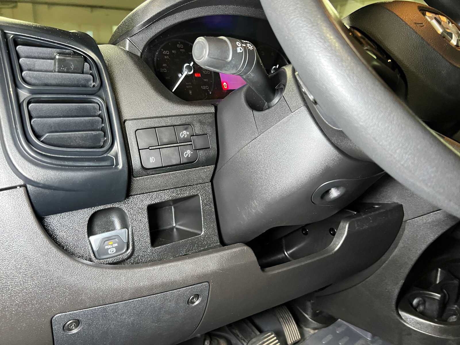Used 2024 RAM ProMaster 2500 w/ Convenience Group FWD image 23