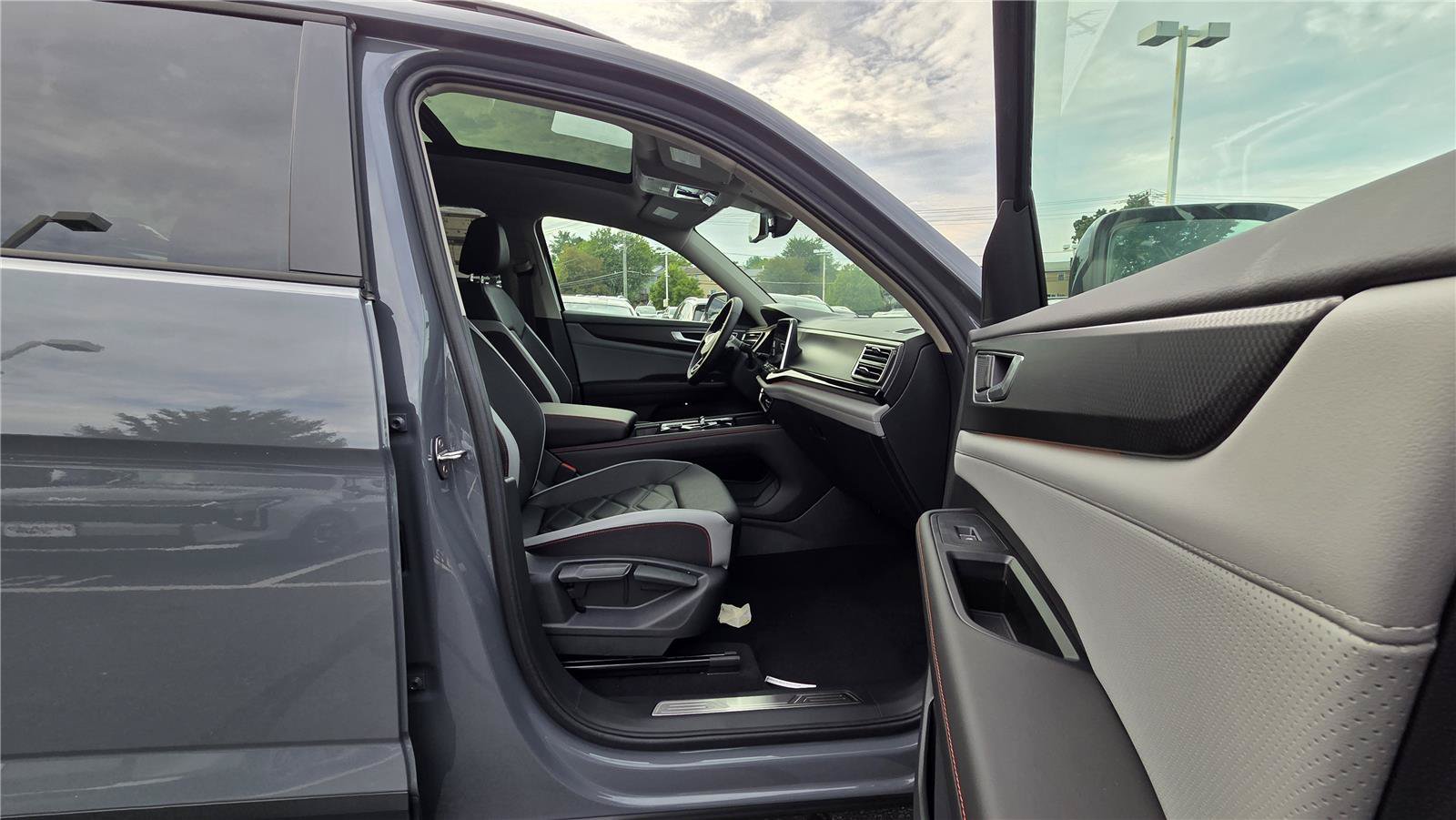 New 2026 Volkswagen Atlas Peak Edition AWD/4WD image 32