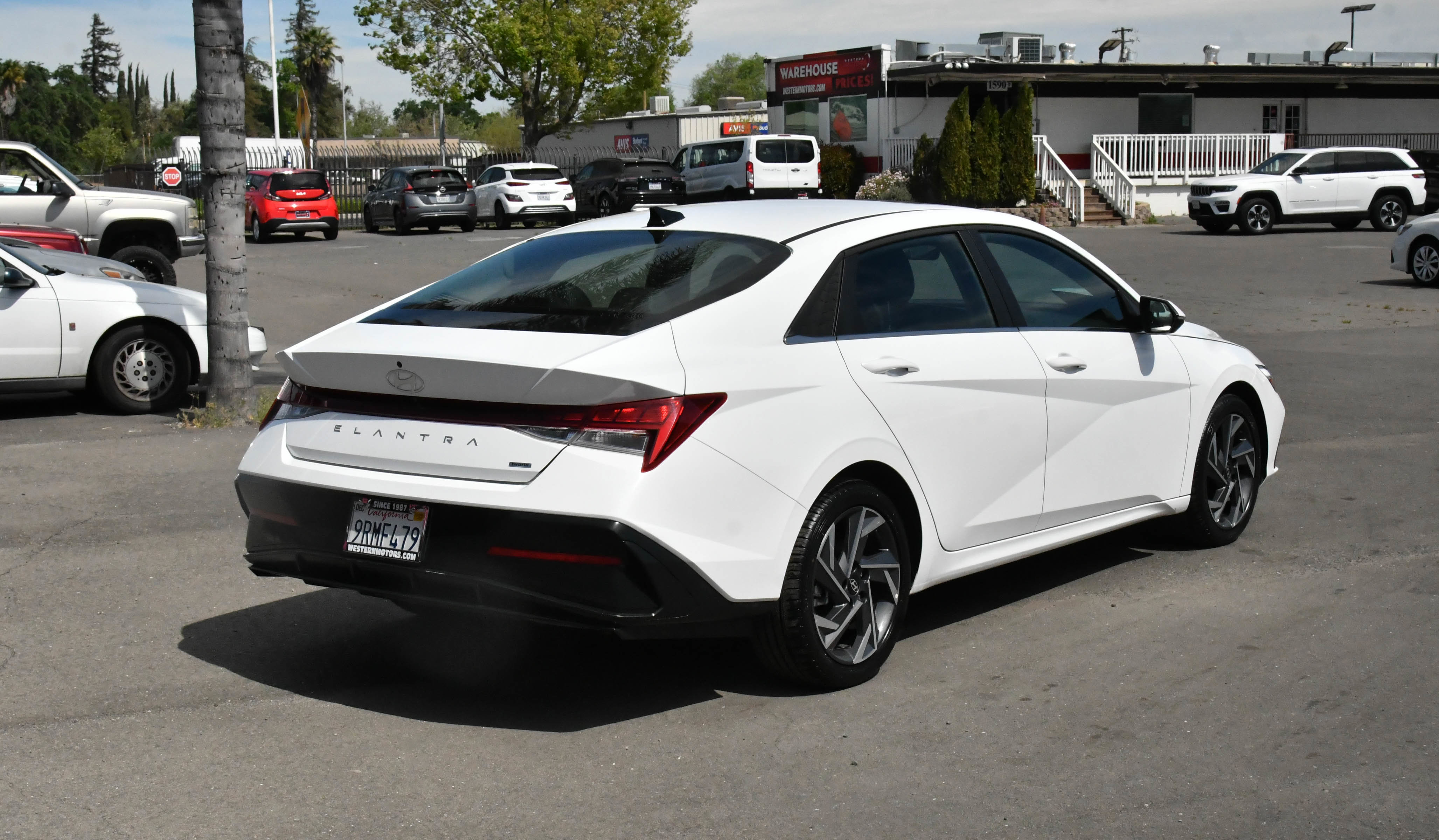 Used 2025 Hyundai Elantra Limited image 8