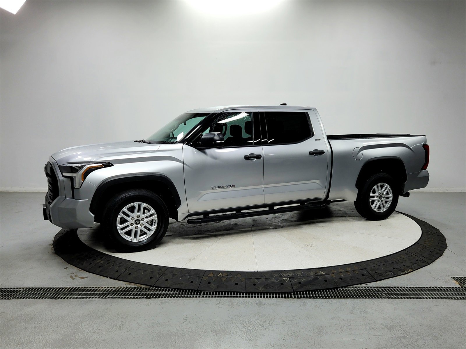 Used 2022 Toyota Tundra SR5 image 3