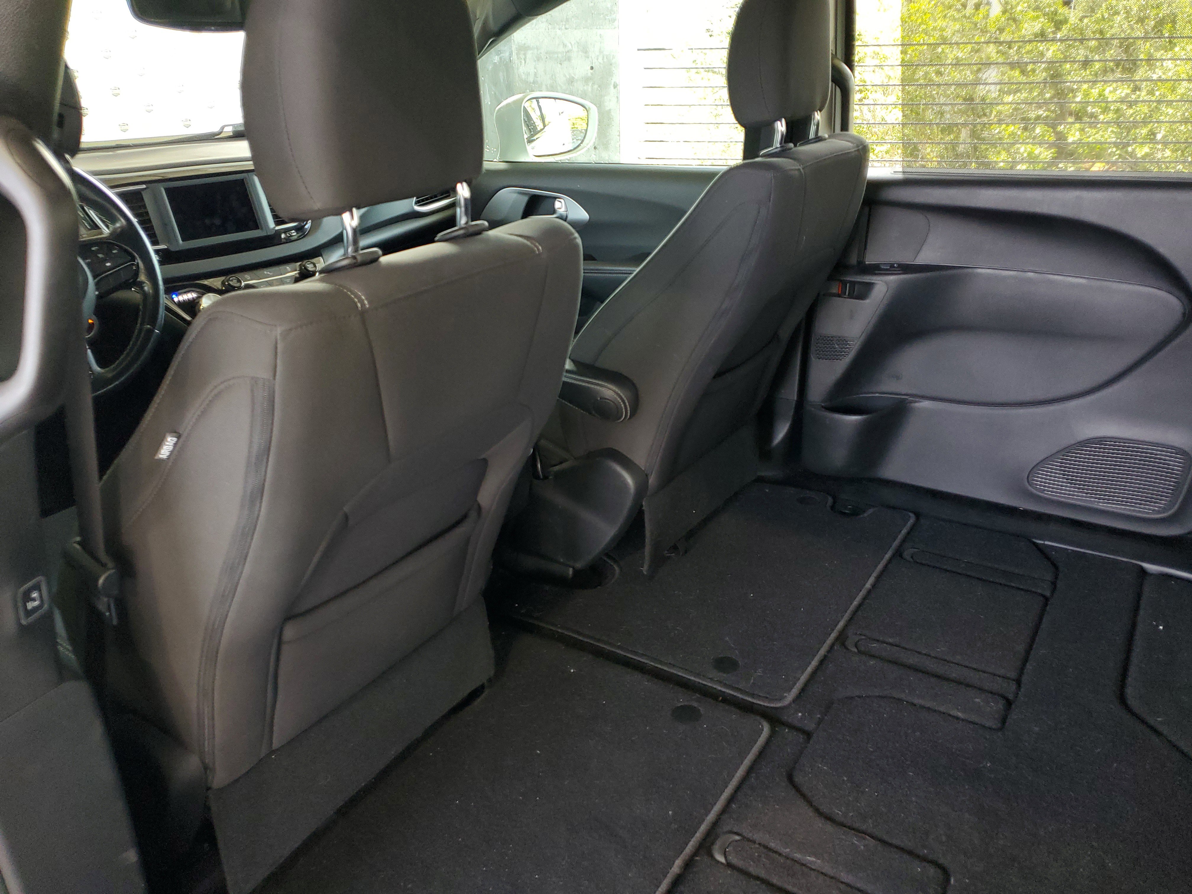 Used 2019 Chrysler Pacifica Touring Plus w/ S Appearance Package FWD image 10