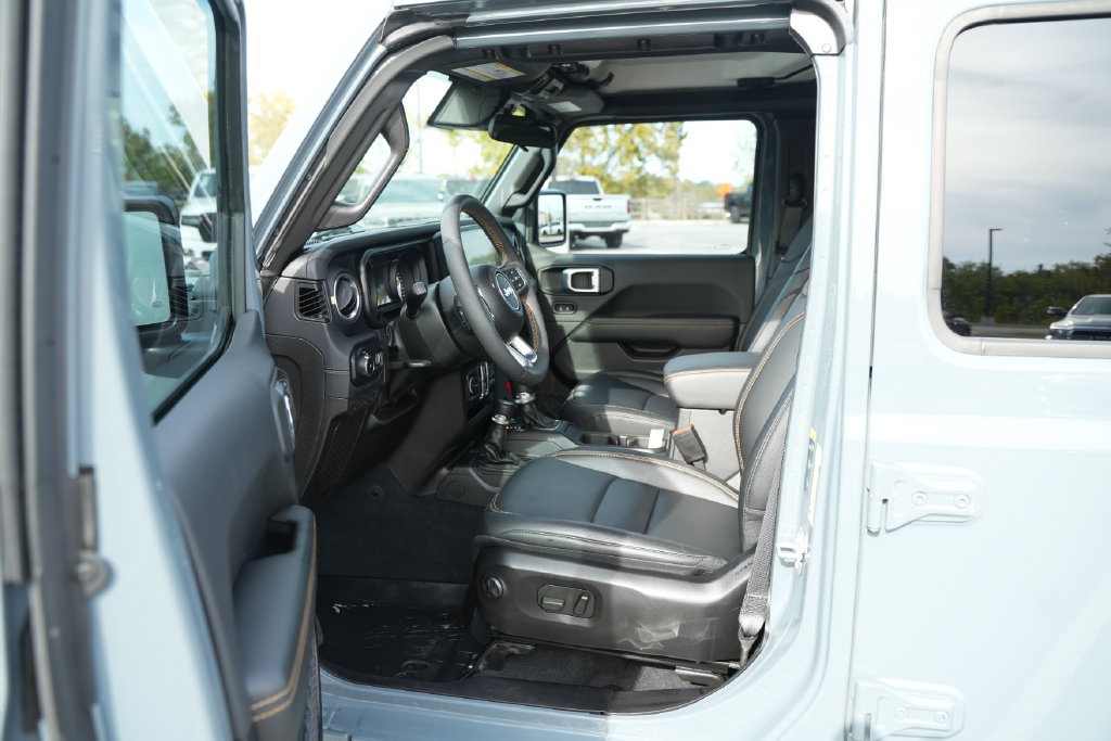 Used 2024 Jeep Wrangler Unlimited Sahara w/ Safety Group AWD/4WD image 13