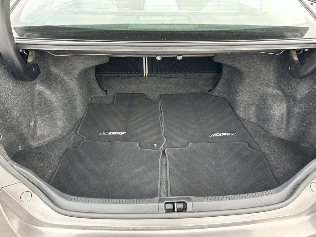 Used 2016 Toyota Camry XLE image 28