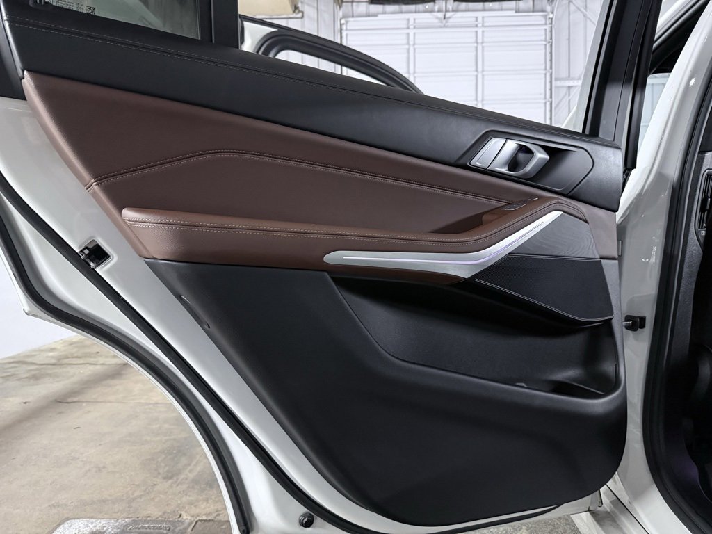 Used 2021 BMW X7 xDrive40i w/ Premium Package 2 image 25