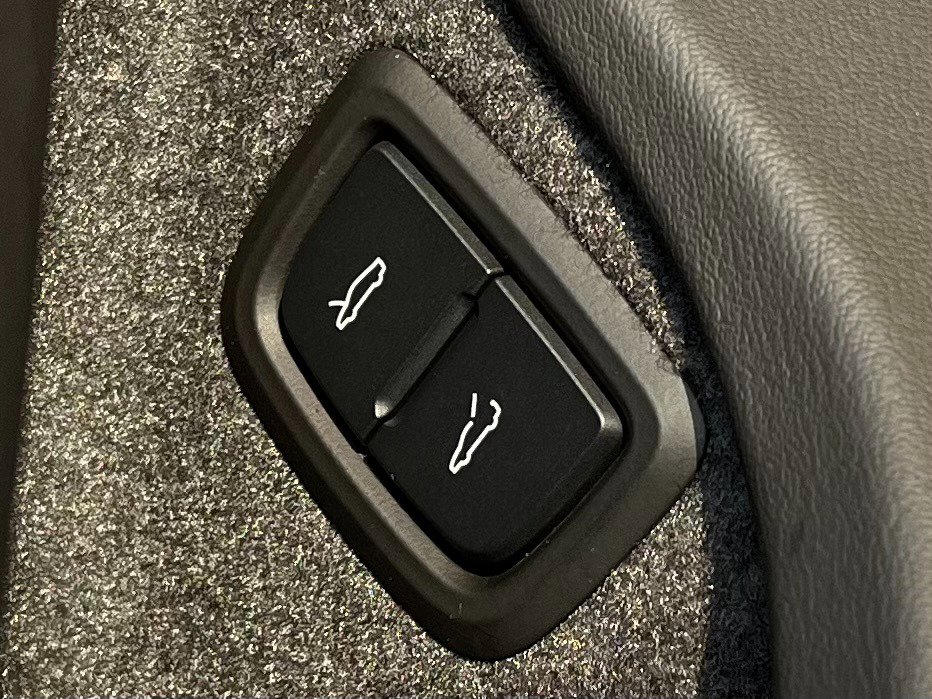 Used 2022 Chevrolet Corvette Stingray Preferred Cpe w/ Z51 Performance Package RWD image 16