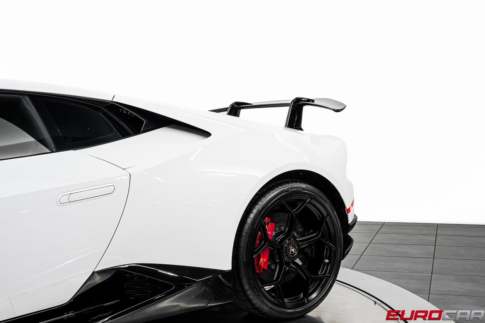 Used 2018 Lamborghini Huracan Performante image 16