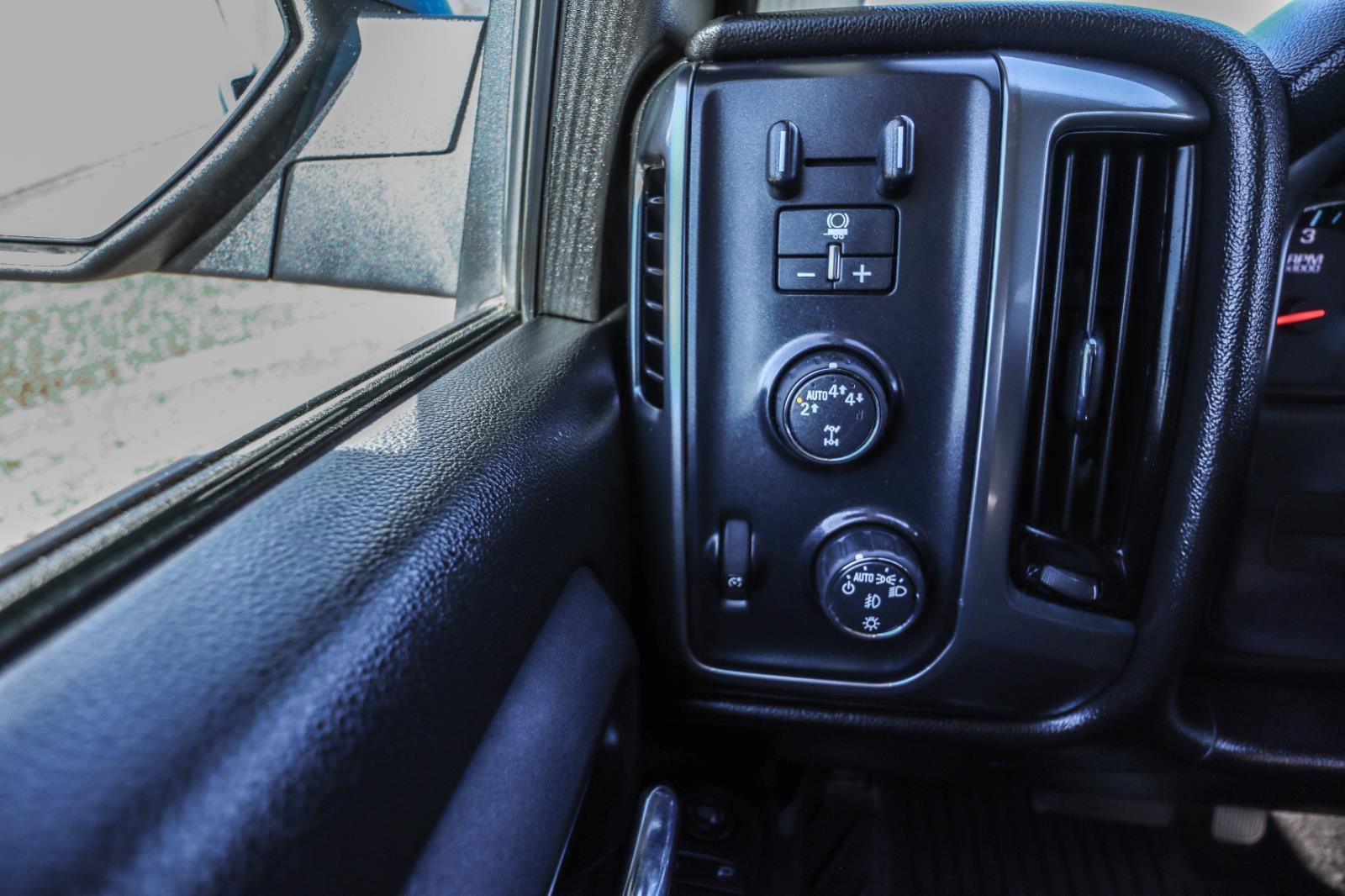 Used 2019 Chevrolet Silverado 1500 LT w/ All Star Edition AWD/4WD image 8