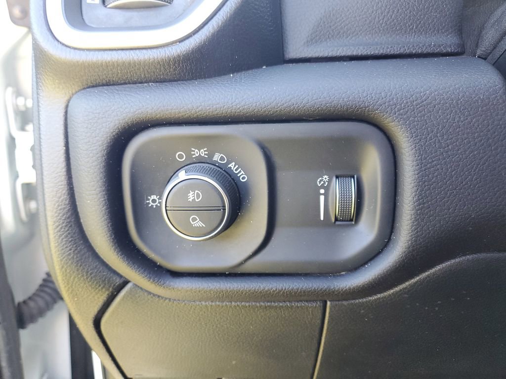 Used 2024 RAM 2500 Big Horn AWD/4WD image 15