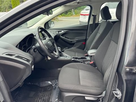 Used 2017 Ford Focus SEL w/ Cold Weather Package FWD image 9