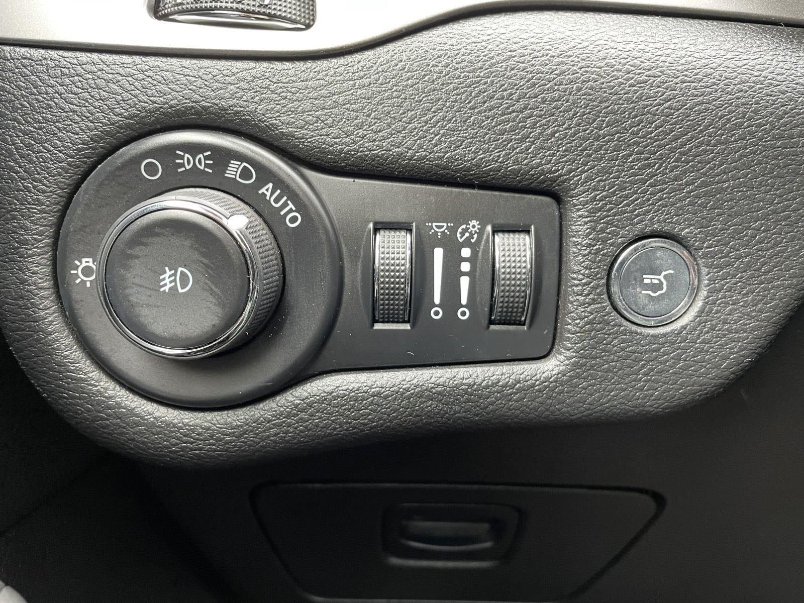 Certified 2021 Jeep Cherokee Latitude Lux 80th Anniv w/ Quick Order Package 26U 80TH FWD image 38