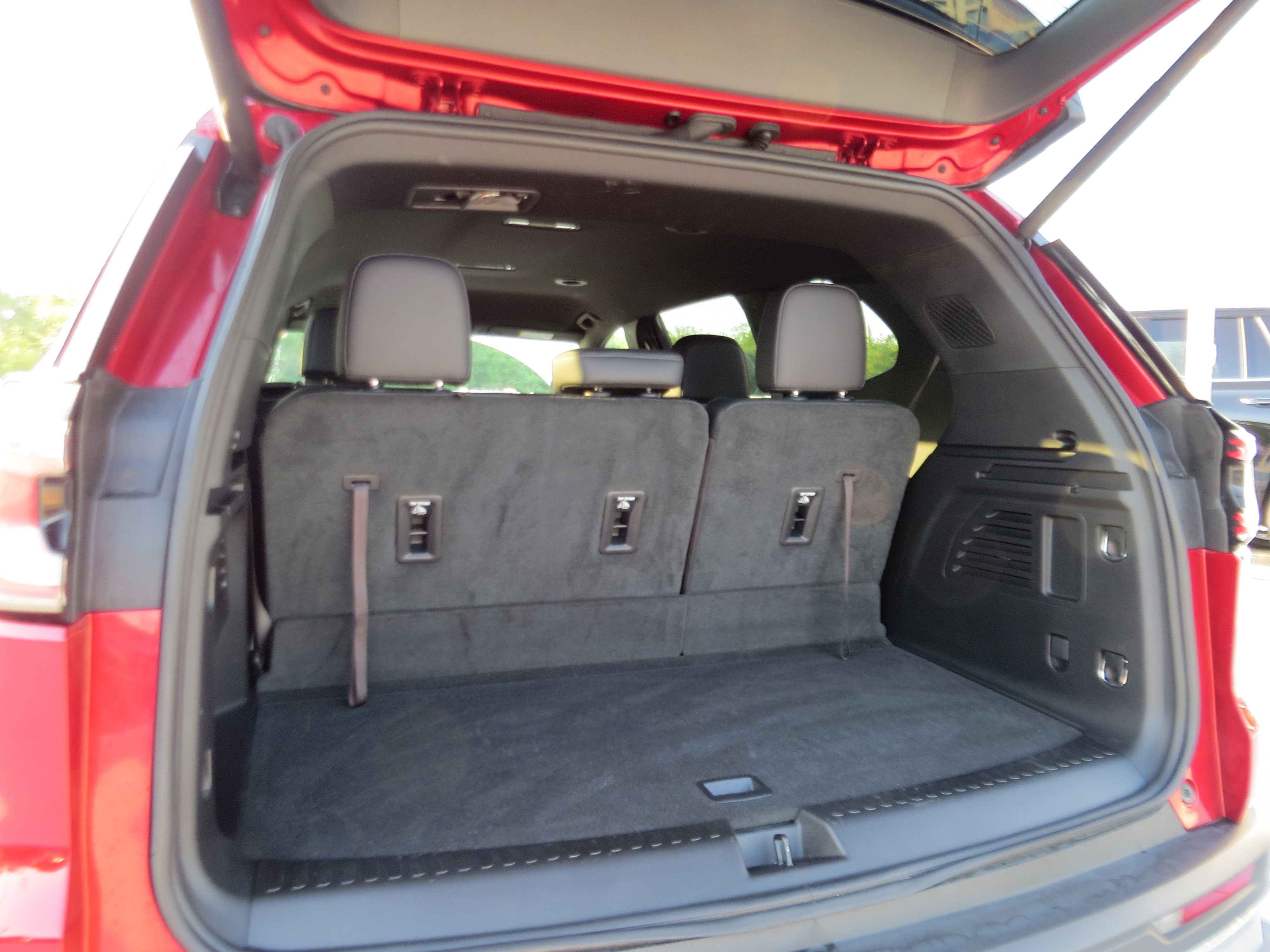 Used 2024 GMC Acadia Elevation image 12