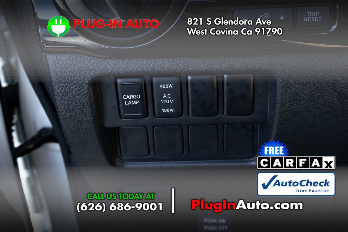 Used 2024 Nissan Titan SV w/ SV Convenience Package image 20