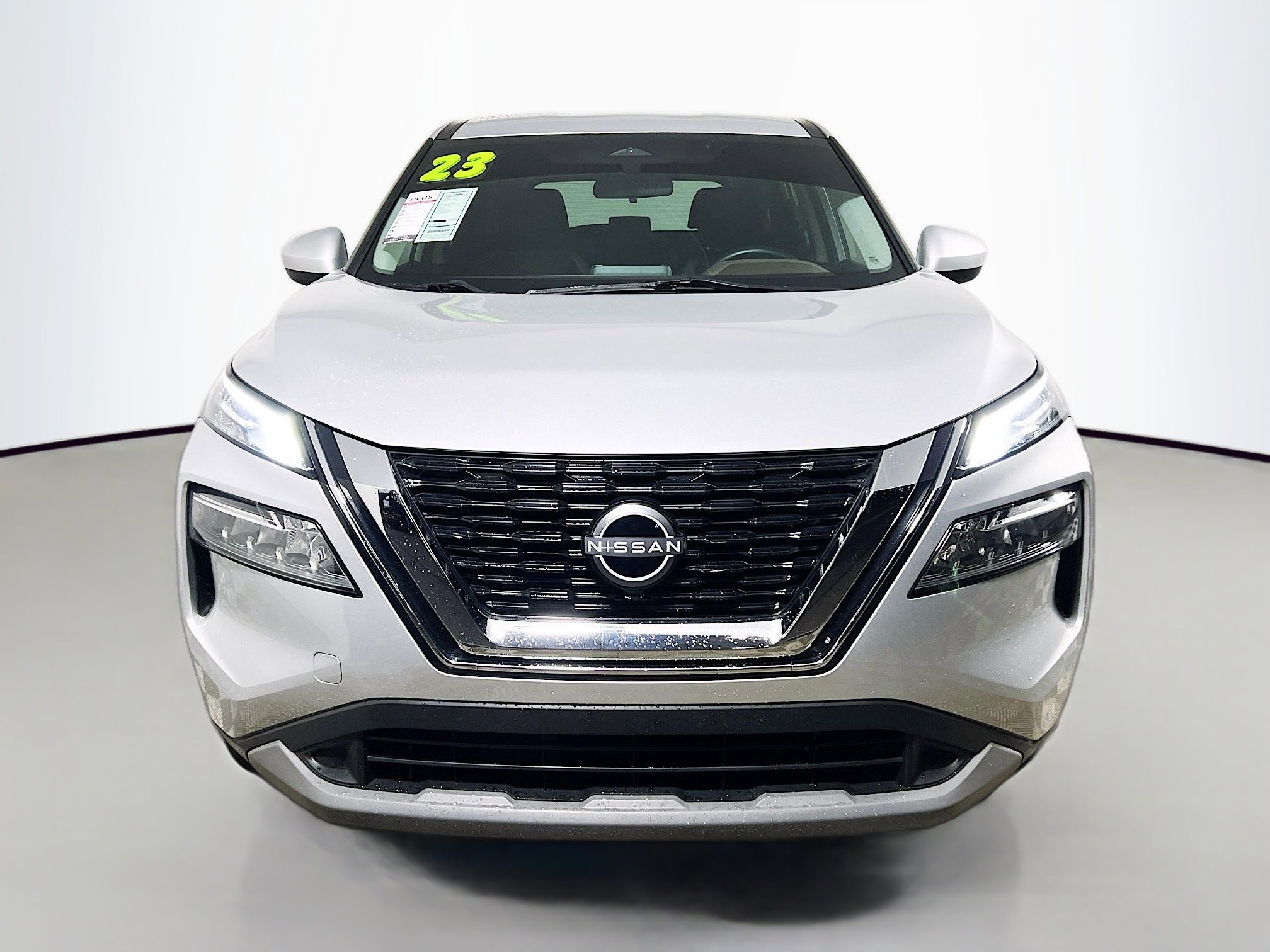 Used 2023 Nissan Rogue SV image 11