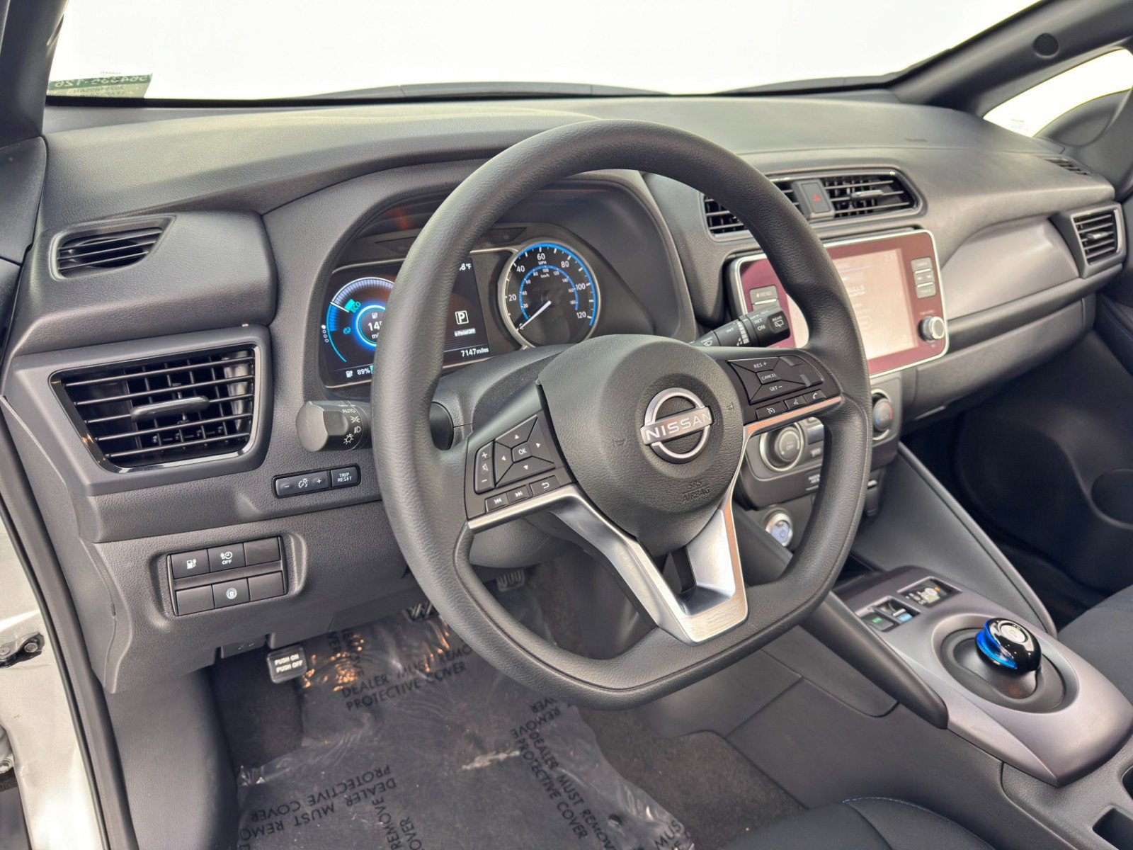 Used 2025 Nissan Leaf S image 12