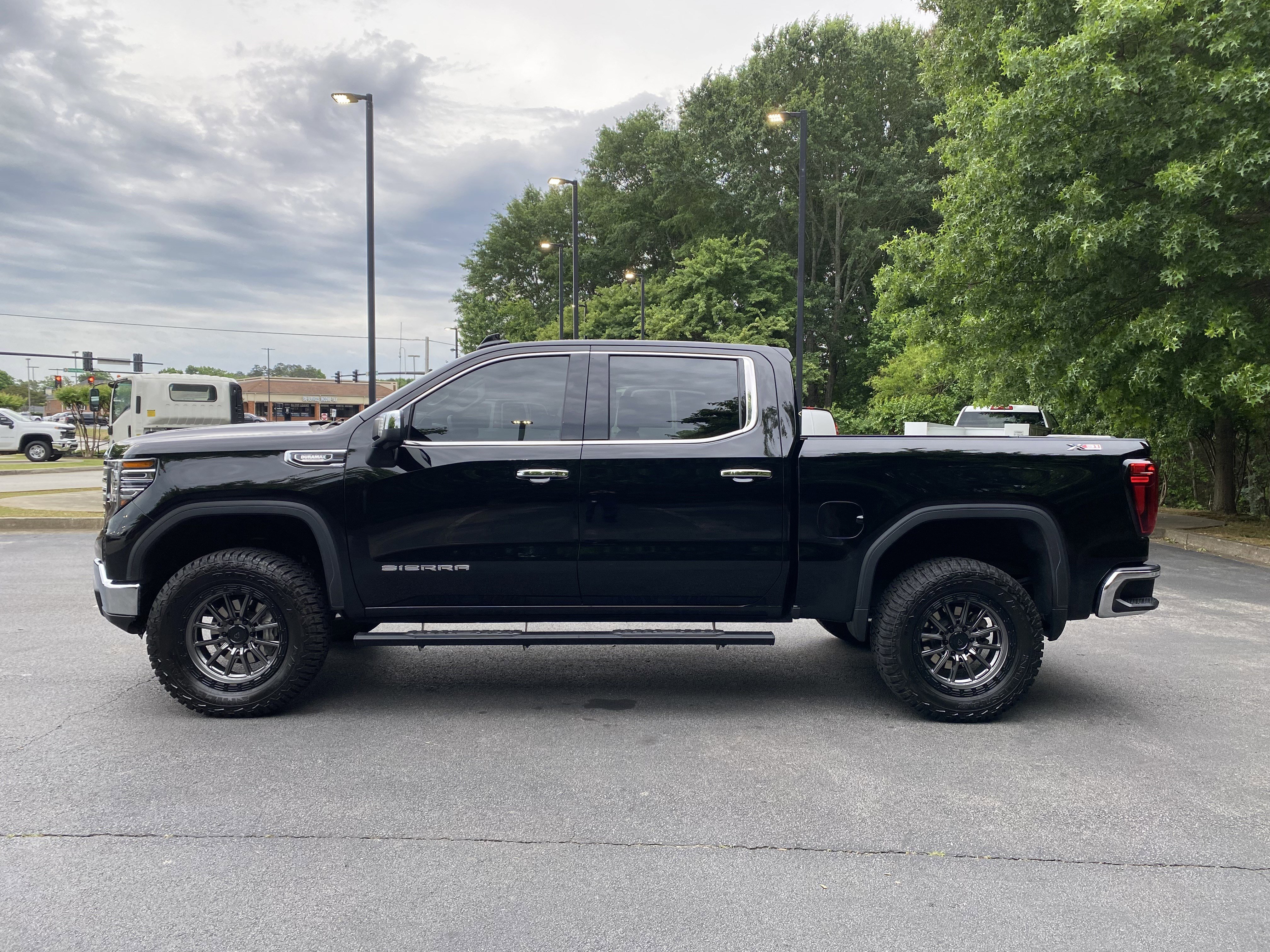 Used 2024 GMC Sierra 1500 SLT AWD/4WD image 6