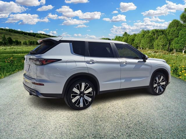 Used 2025 Mitsubishi Outlander SE image 6