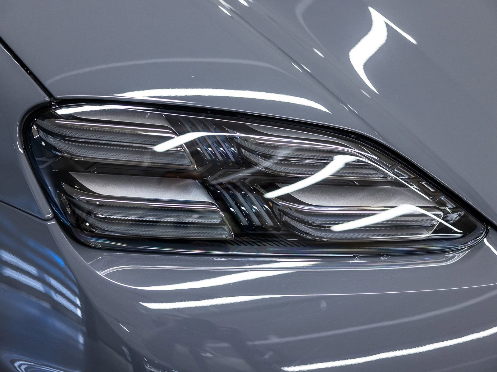 Used 2025 Porsche Macan Electric RWD image 8