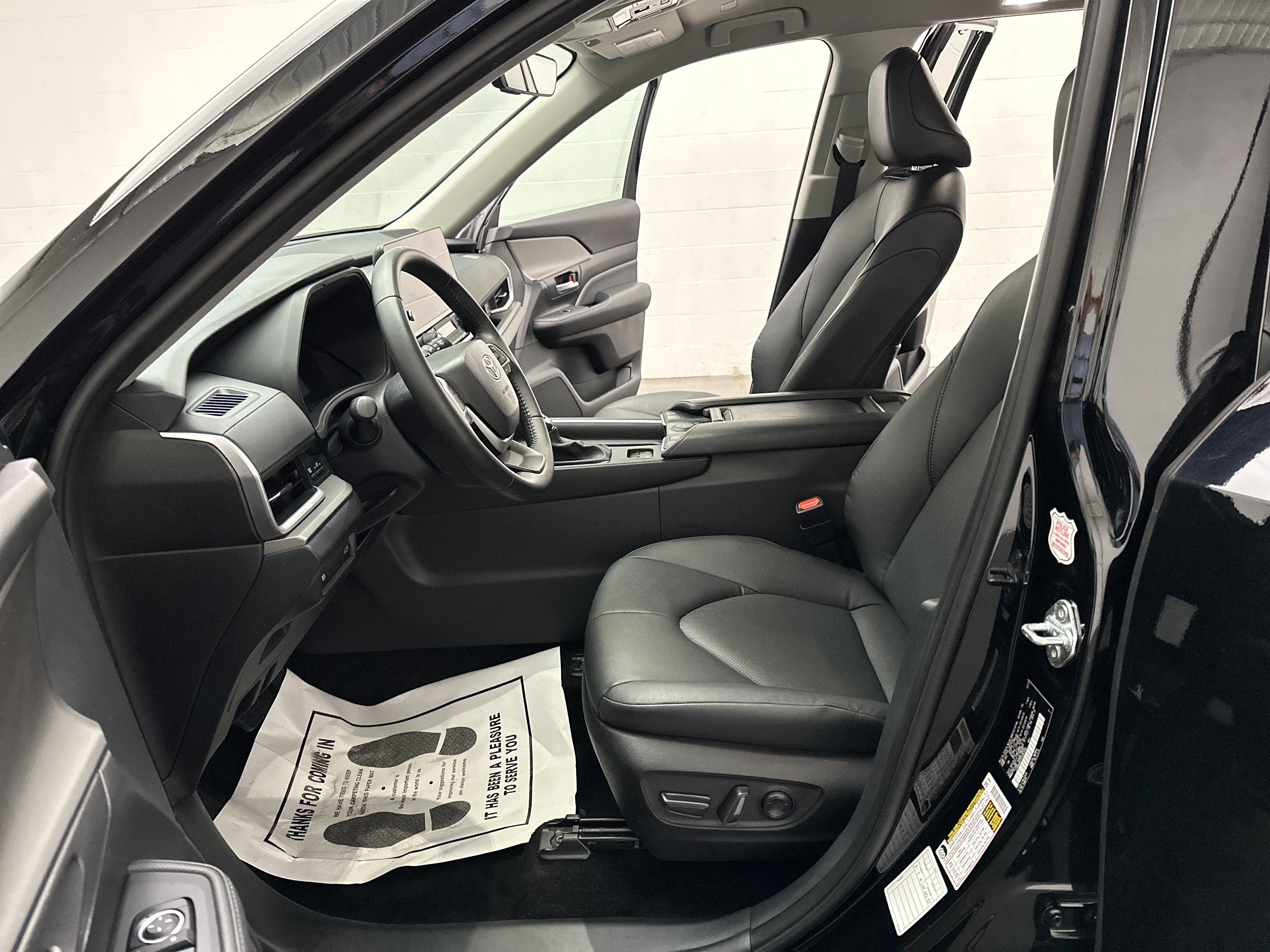 Used 2025 Toyota Grand Highlander AWD image 18