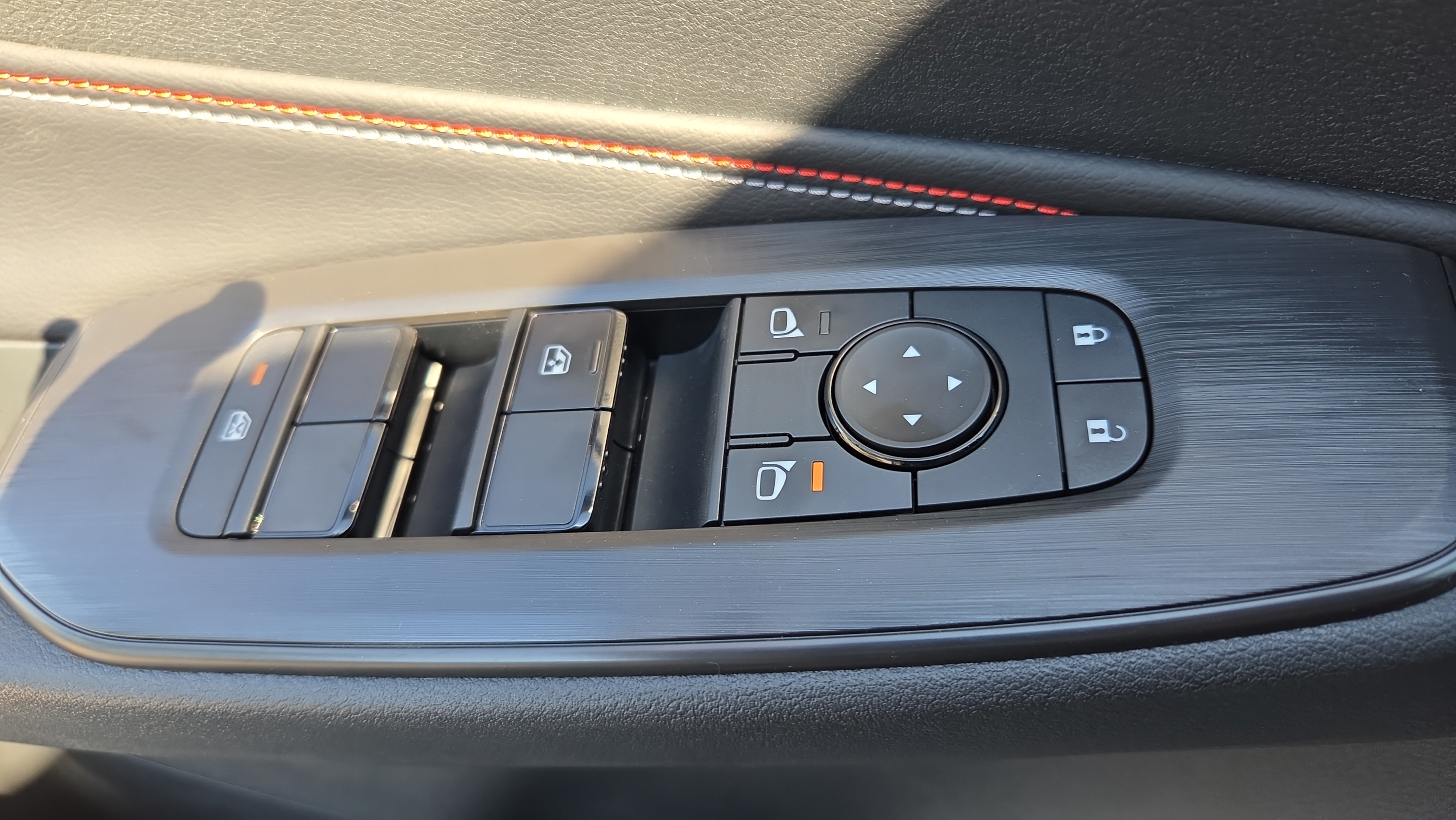 New 2026 Nissan Sentra SR w/ Floor Mat Package FWD image 28