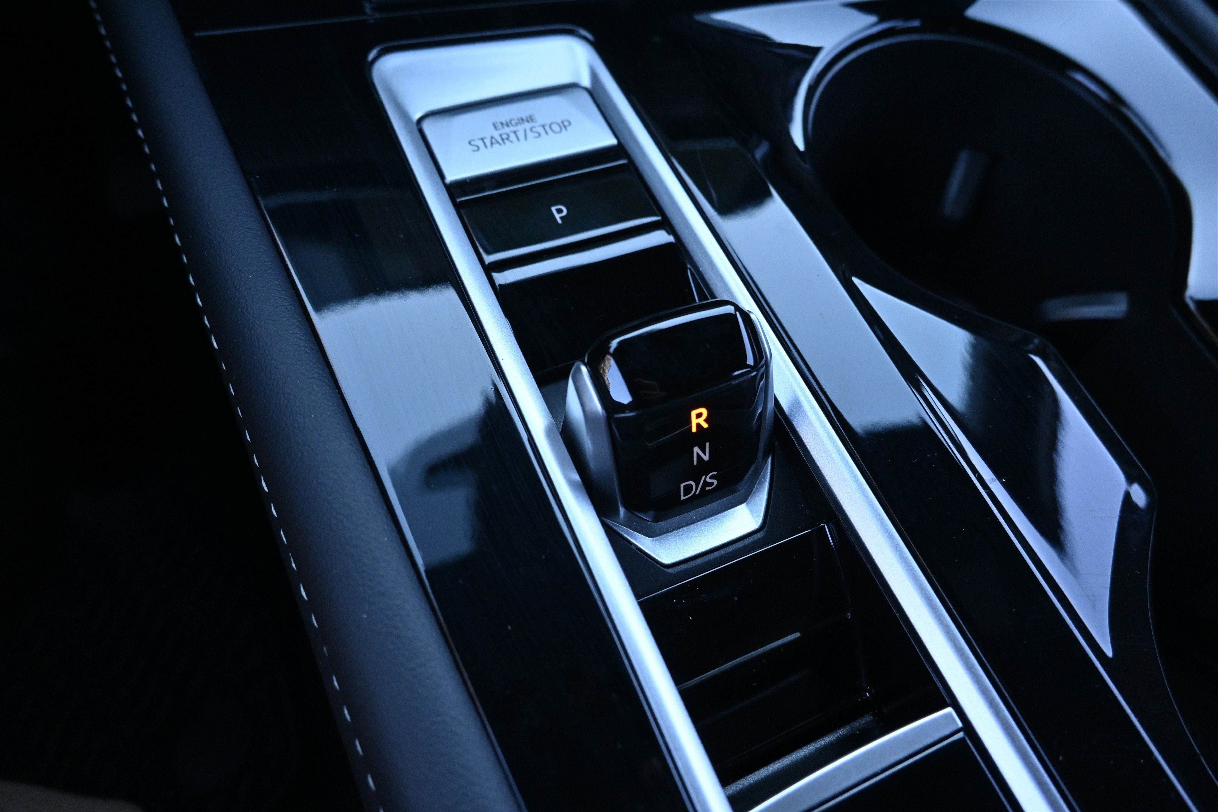 Used 2025 Volkswagen Atlas Cross Sport SE image 30