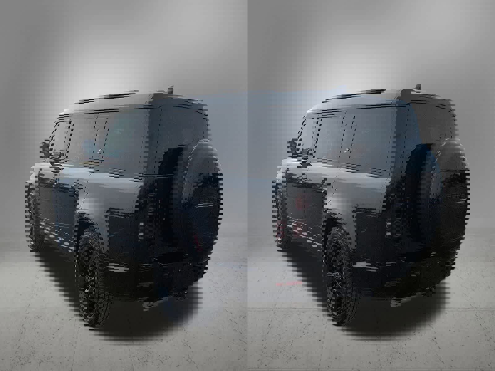 Used 2024 Land Rover Defender 130 X-Dynamic SE image 4