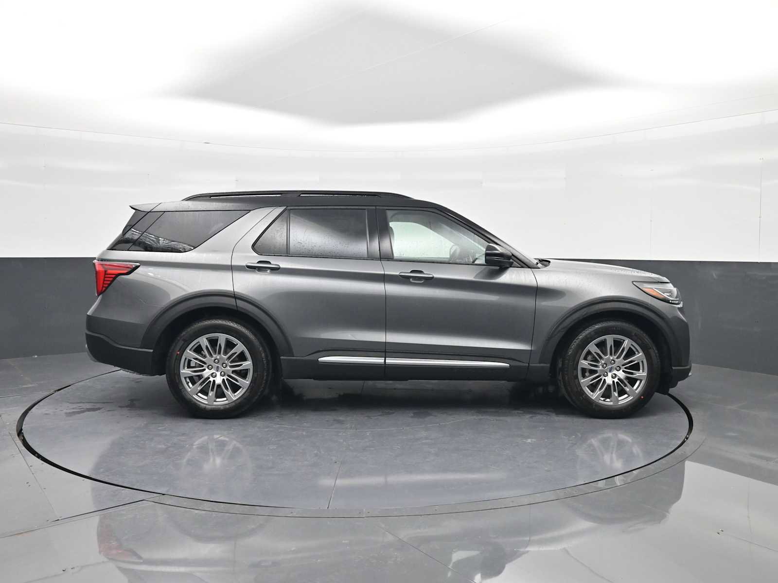 New 2026 Ford Explorer Platinum image 9