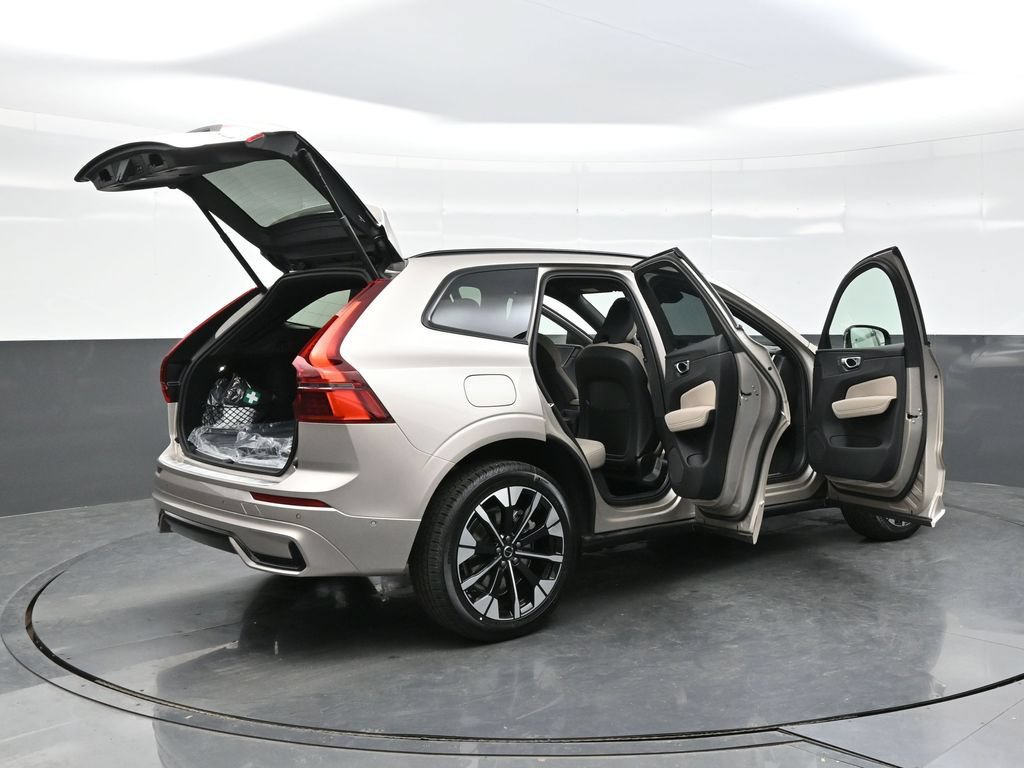 New 2026 Volvo XC60 T8 Plus w/ Protection Package Premier AWD/4WD image 42