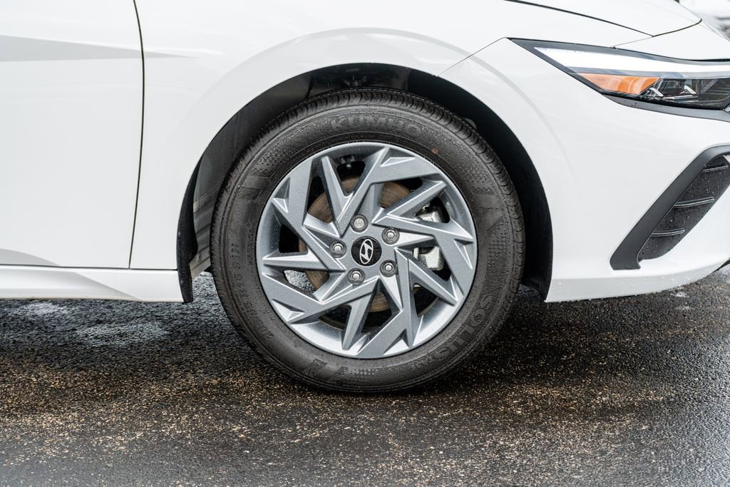 Certified 2025 Hyundai Elantra Blue image 10