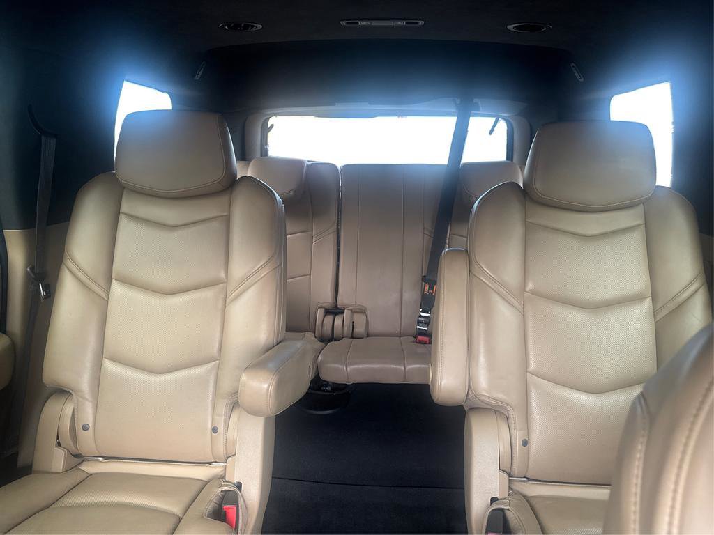 Used 2018 Cadillac Escalade Platinum RWD image 13
