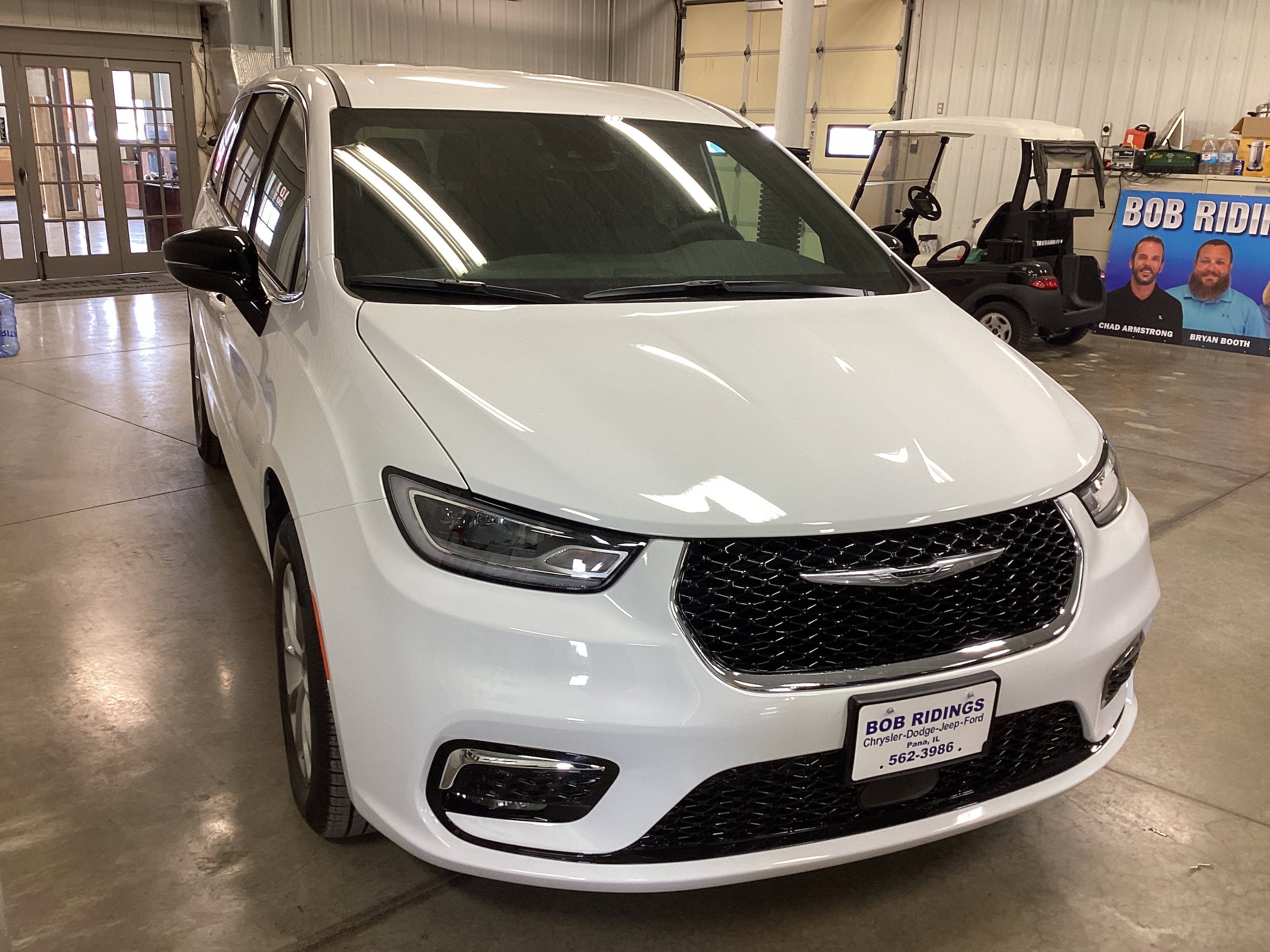 New 2026 Chrysler Pacifica Select AWD/4WD image 8