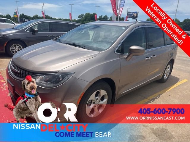 Used 2017 Chrysler Pacifica Touring-L Plus FWD image 1