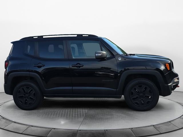 Used 2017 Jeep Renegade Trailhawk AWD/4WD image 6