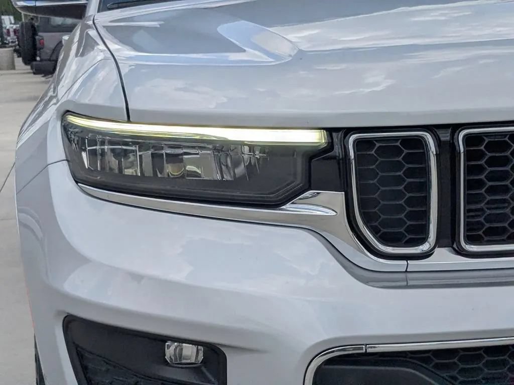 Used 2021 Jeep Grand Cherokee L Overland AWD/4WD image 11
