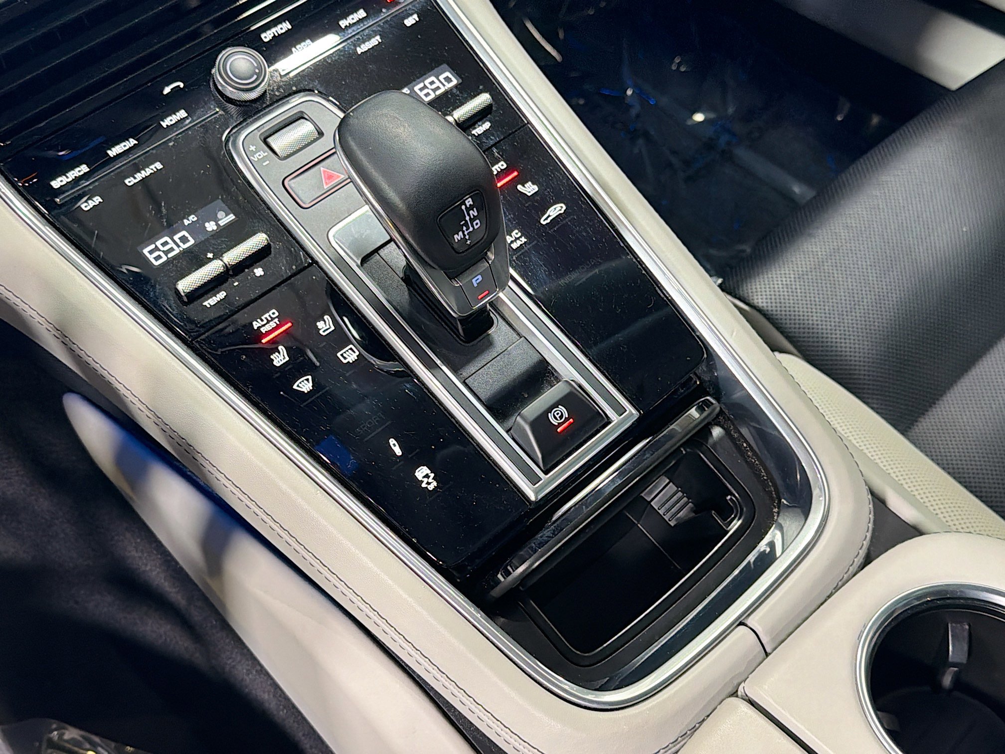 Used 2020 Porsche Panamera GTS image 28