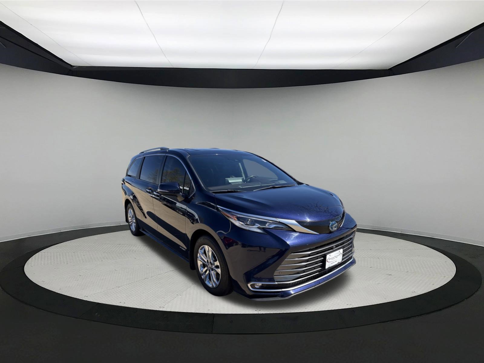 Used 2021 Toyota Sienna Platinum w/ Outdoor Package (TMS) image 1