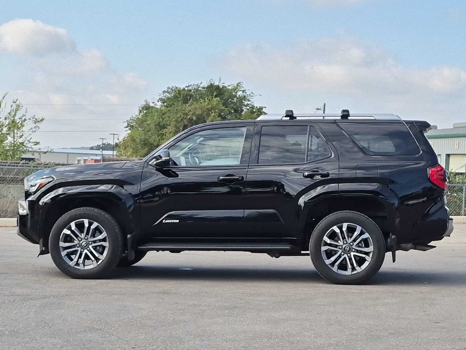 Certified 2025 Toyota 4Runner Limited AWD/4WD image 2