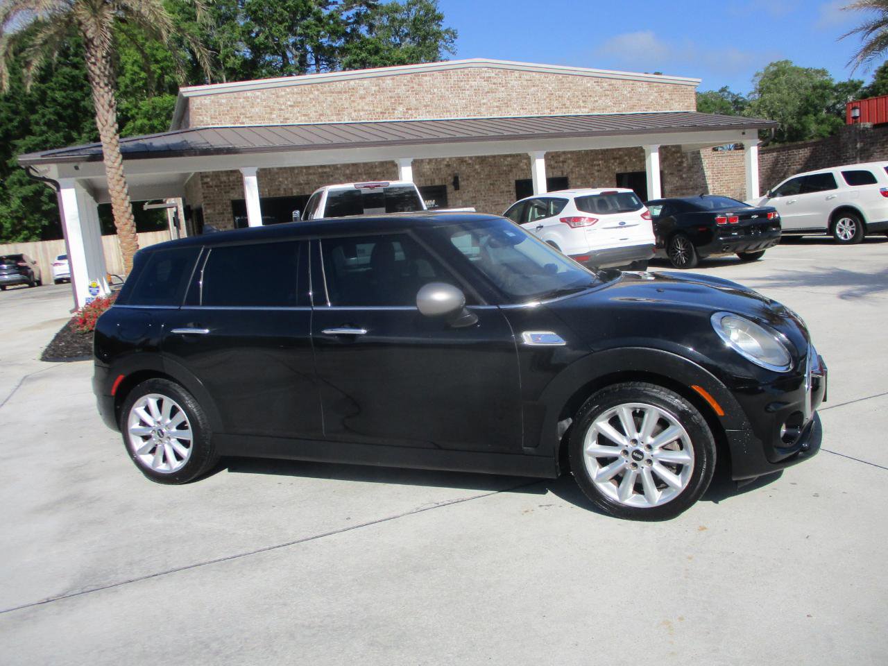 Used 2017 MINI Cooper Clubman S image 3