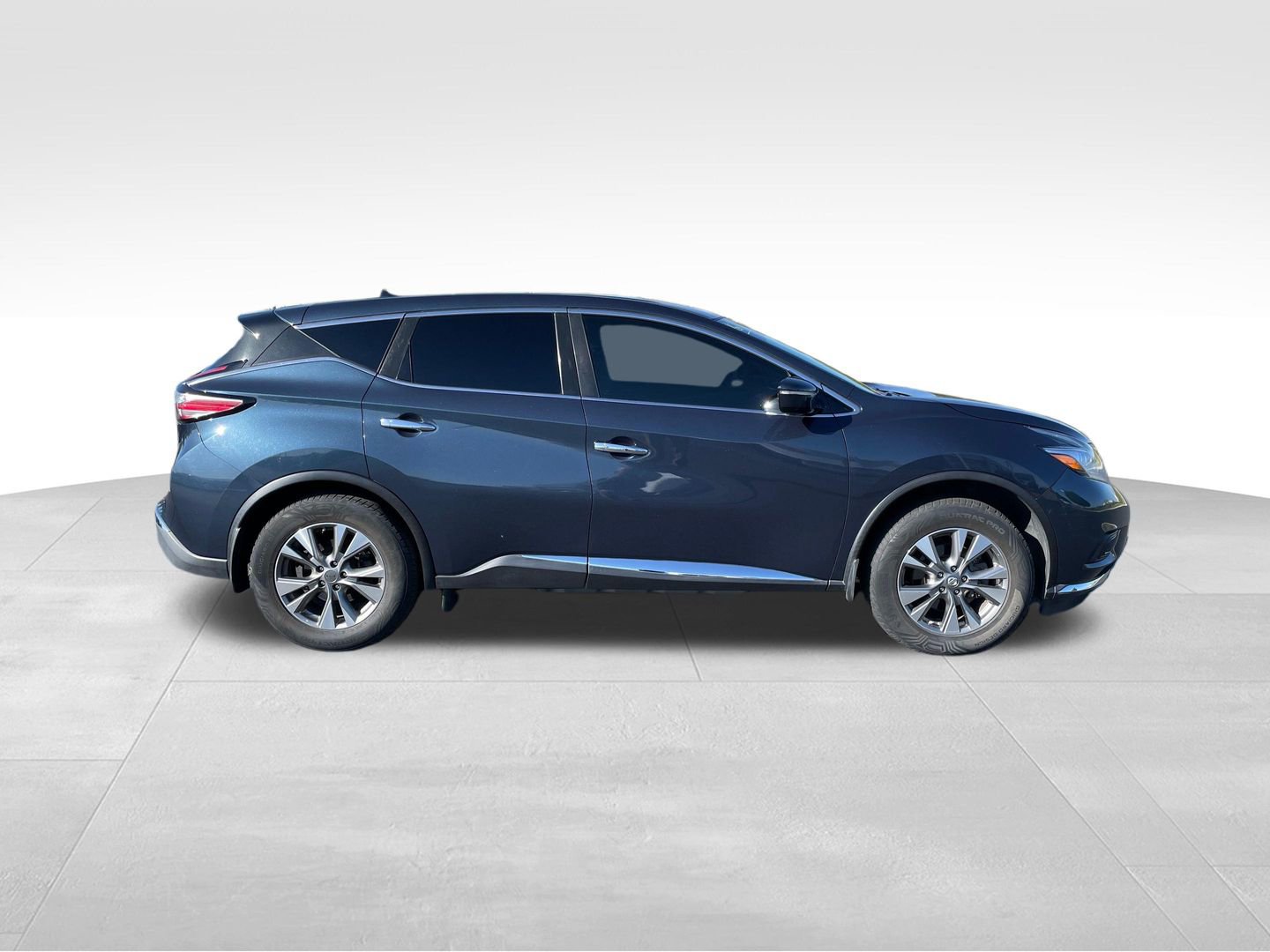 Used 2015 Nissan Murano AWD image 2