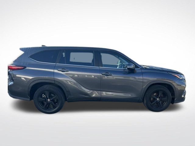Used 2023 Toyota Highlander L FWD image 7