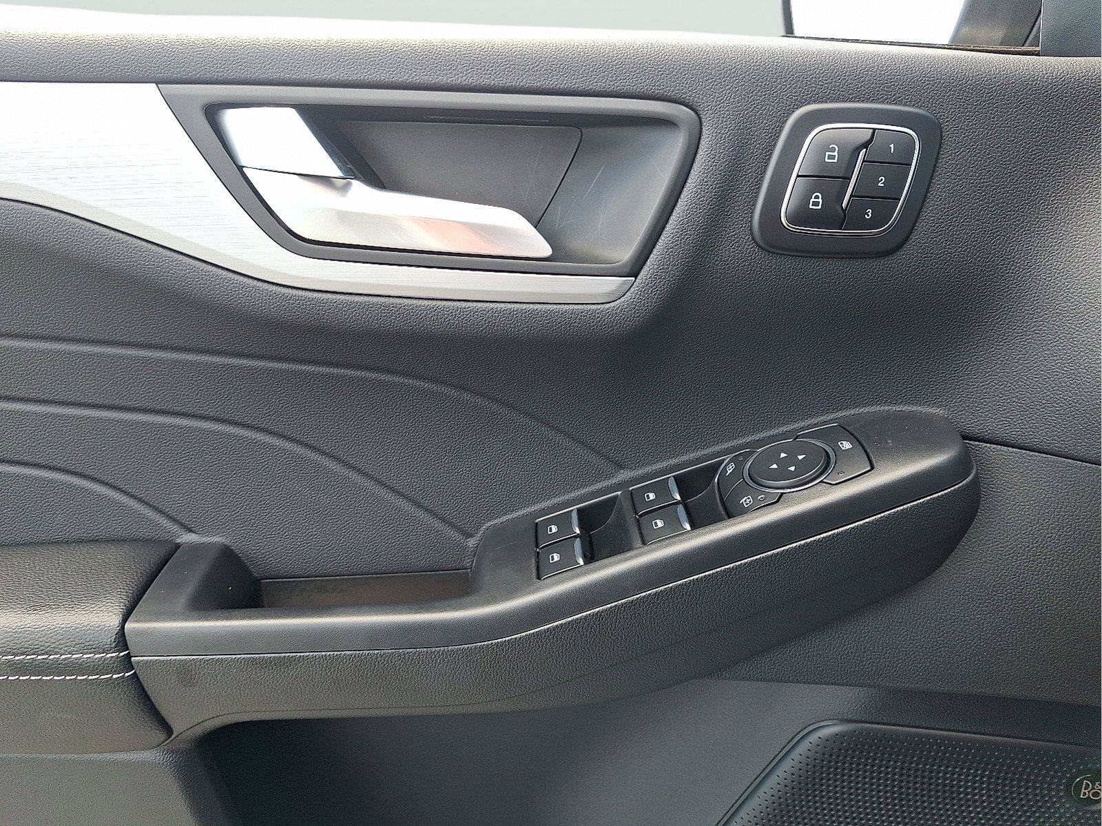 New 2024 Ford Escape SE w/ PHEV Premium Package FWD image 9