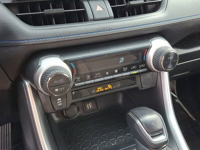 Used 2023 Toyota RAV4 SE image 18