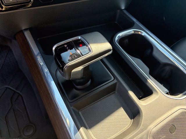 Used 2024 Chevrolet Silverado 1500 High Country w/ High Country Premium Package AWD/4WD image 29