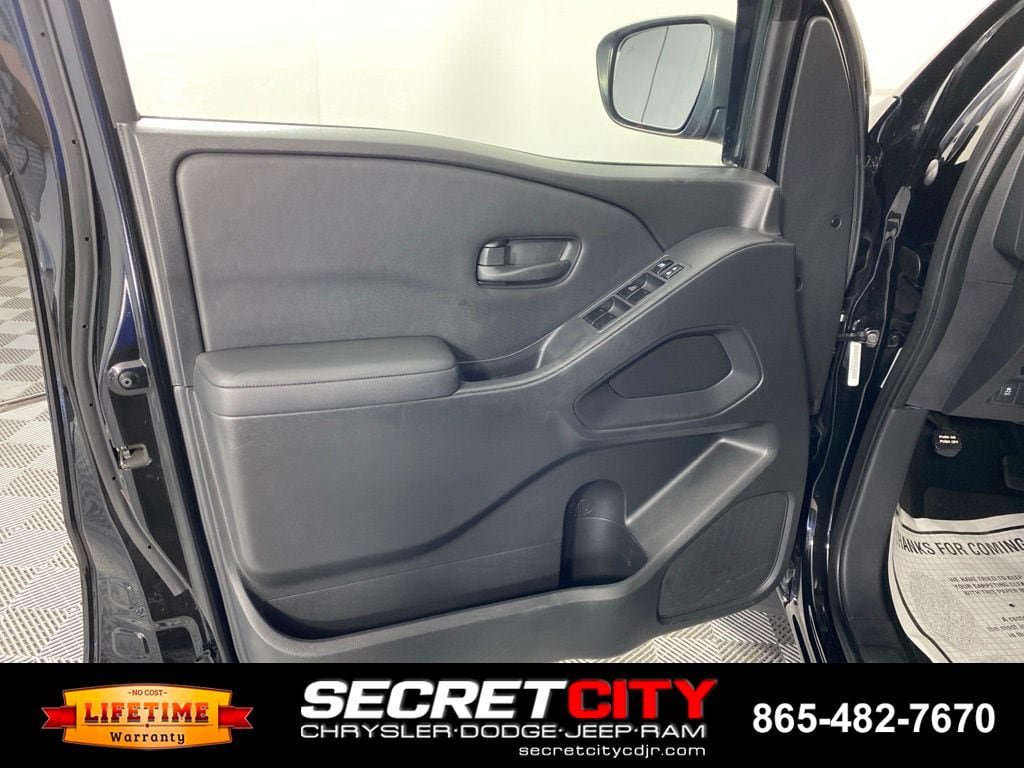 Used 2022 Nissan Frontier S w/ Technology Package AWD/4WD image 12