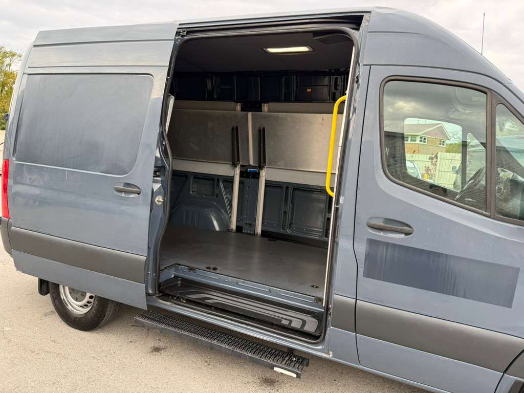 Used 2019 Mercedes-Benz Sprinter 144 image 58