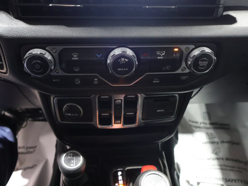 Used 2025 Jeep Wrangler Unlimited Sport AWD/4WD image 25