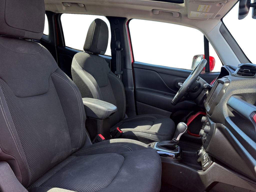 Used 2022 Jeep Renegade Latitude w/ Sun/Sound Group AWD/4WD image 15