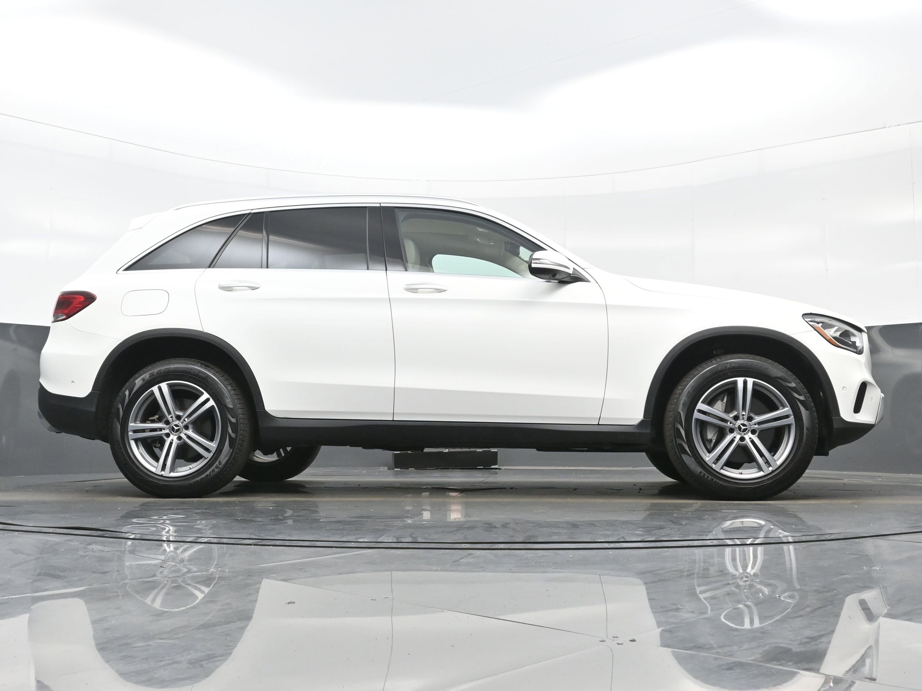 Used 2022 Mercedes-Benz GLC 300 4MATIC image 27